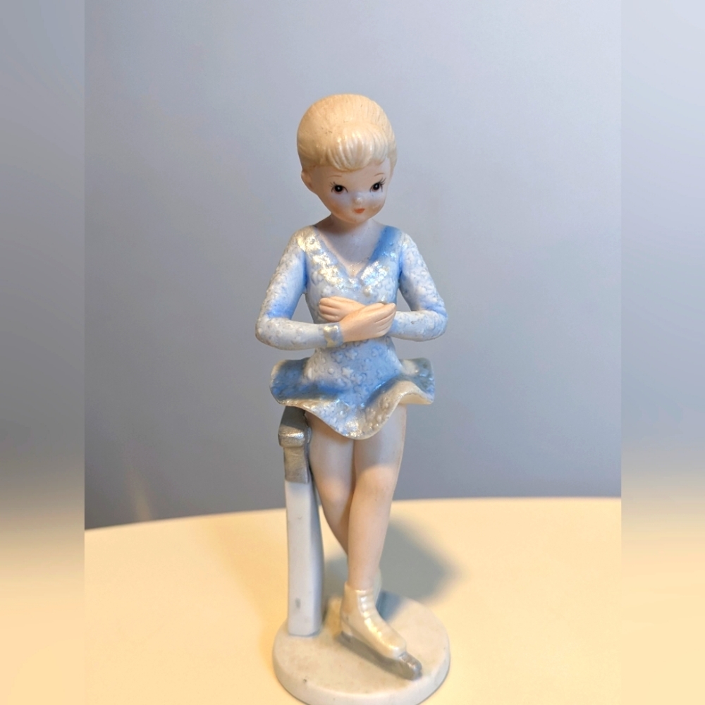 Vintage 1986 Geo Z Lefton Christopher Collection Girl Figure Skater 6" Figurine